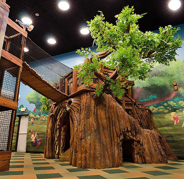 3D sculpted tree with rope bridge in a Treehouse themed environment